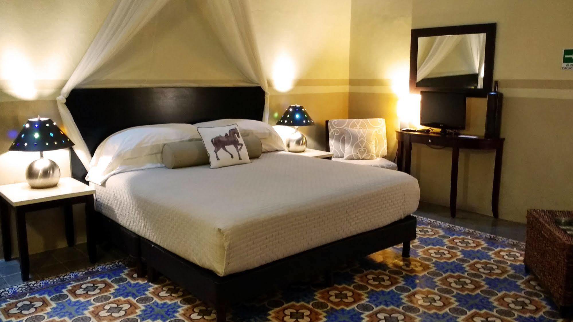 Decu Downtown Hotel Мерида Екстериор снимка